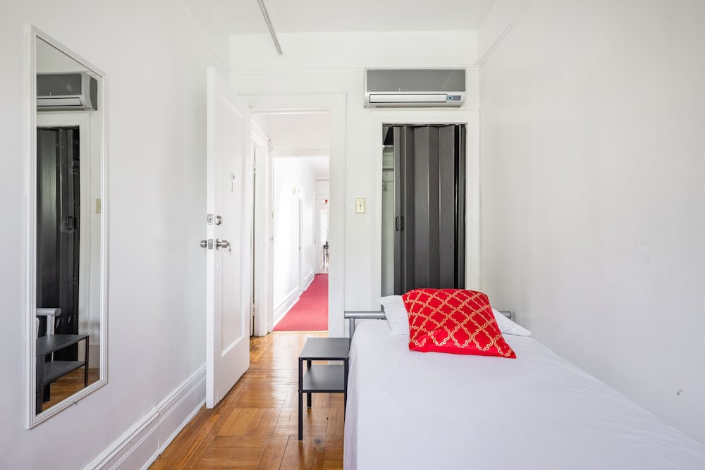 5 Rooms With 5 Private Bathrooms photo 3
