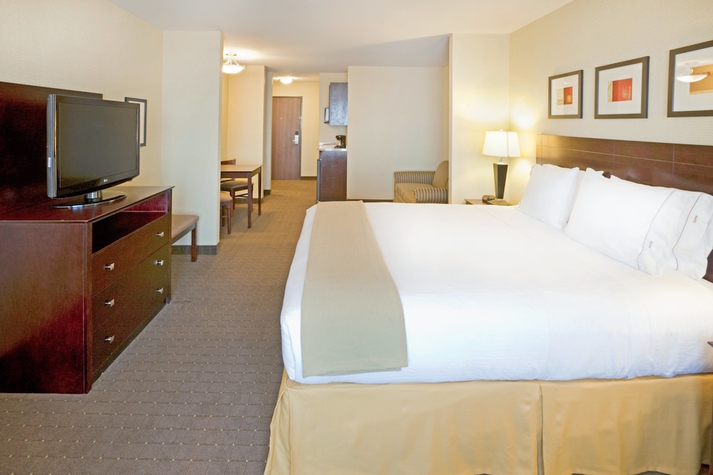Suite, 1 King Bed, Accessible (Mobility) - Photo 4