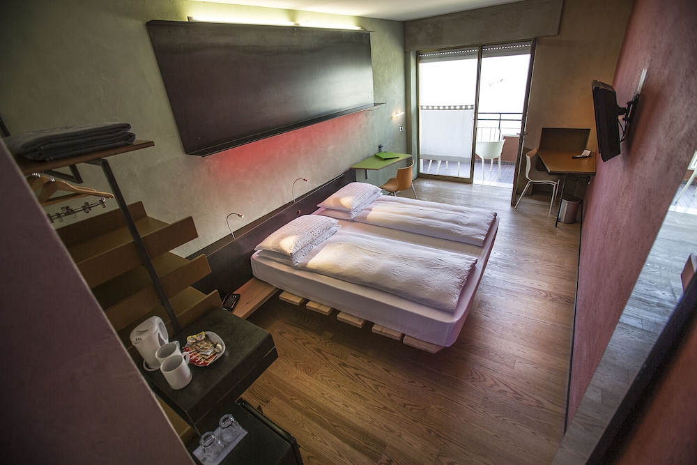 Ambient XXX room, Balcony, Lake view (2 Adults + 1 Child)
