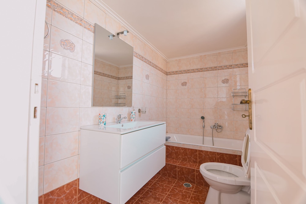 Family House, 2 Bedrooms, 2 Bathrooms (Olga'S Garden House Douneika) photo 2