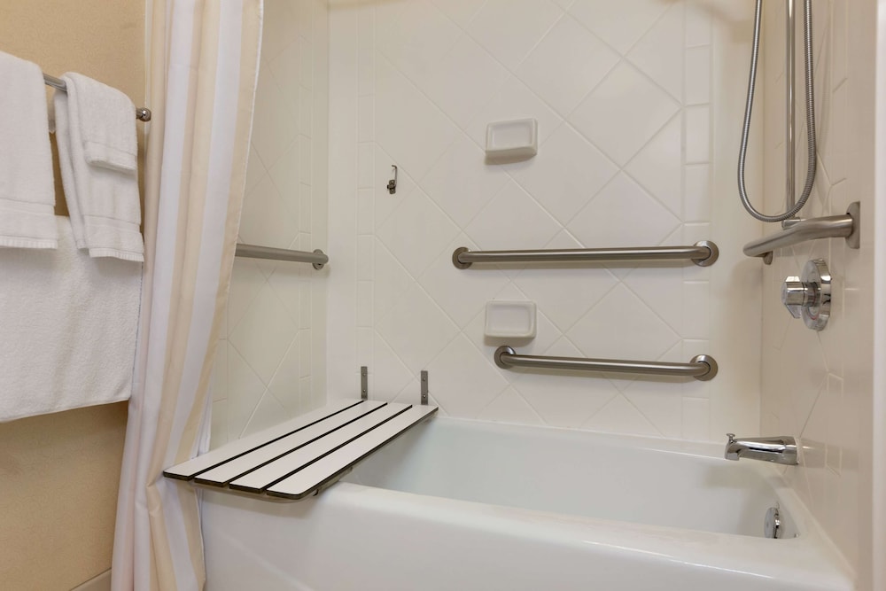Room, 2 Queen Beds, Accessible (Bathtub) - Photo 1