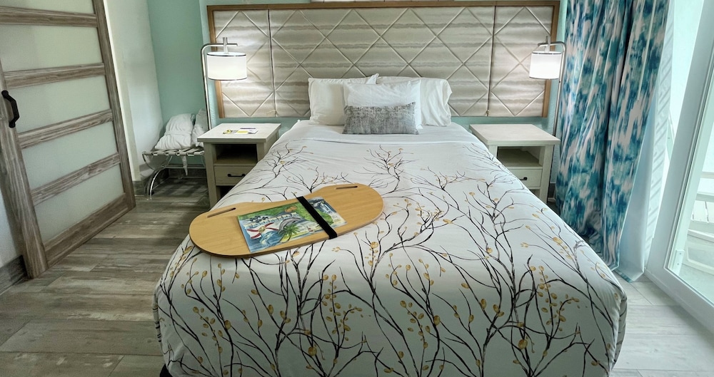 Club Room, 1 Queen Bed, Patio, Ocean View