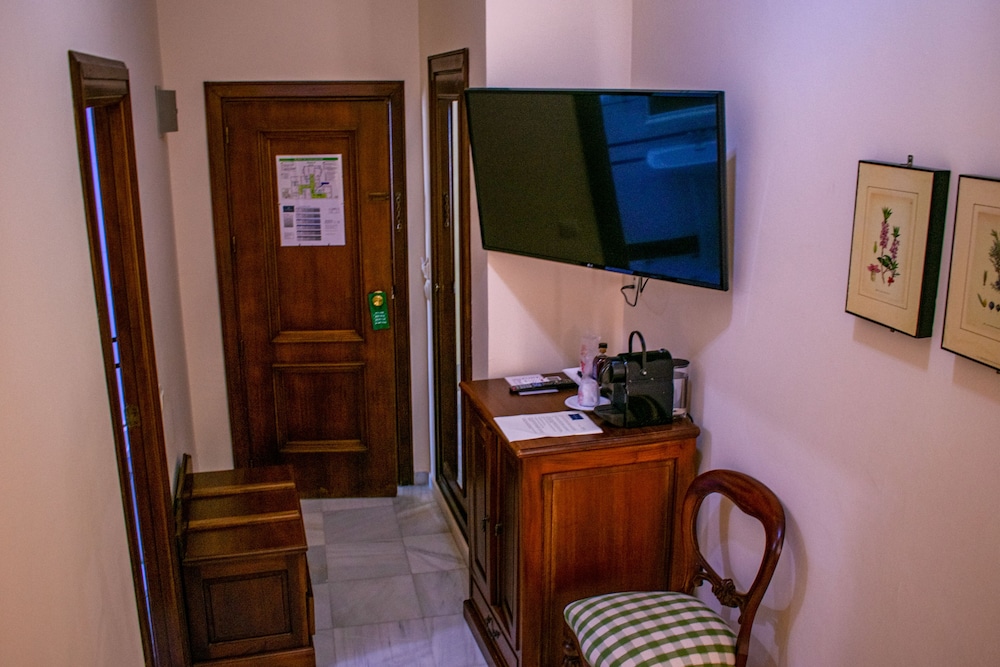 Single Room photo 3