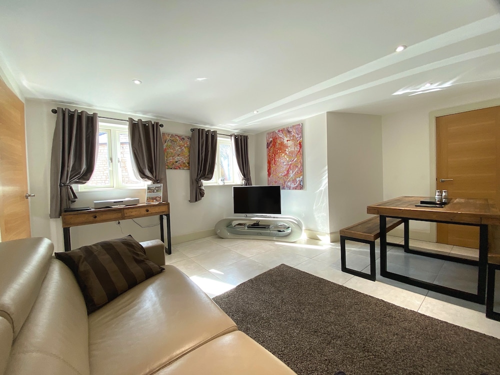 Cottage (106)