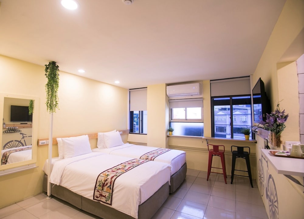 Deluxe Twin Room, City View