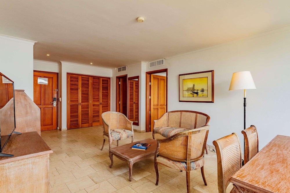 Suite, 1 Bedroom, Non Smoking, Ocean View - Photo 9