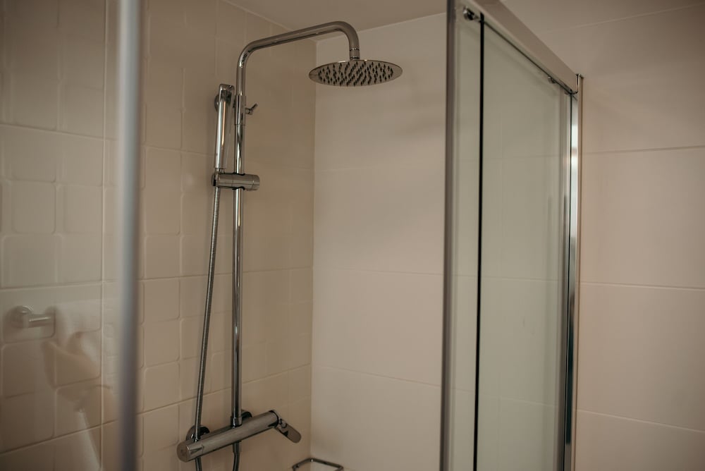 Room - Photo 9