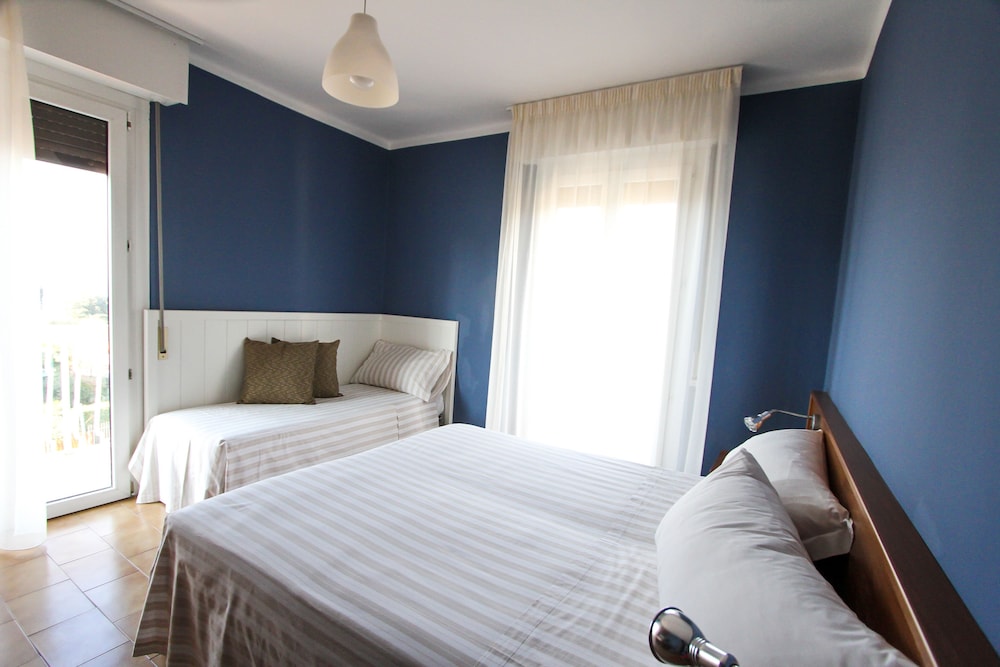 Superior Triple Room, Lake View photo 2