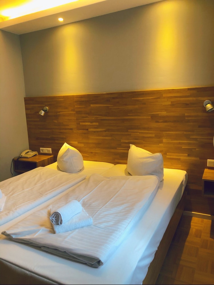 Standard Double Room - Photo 4