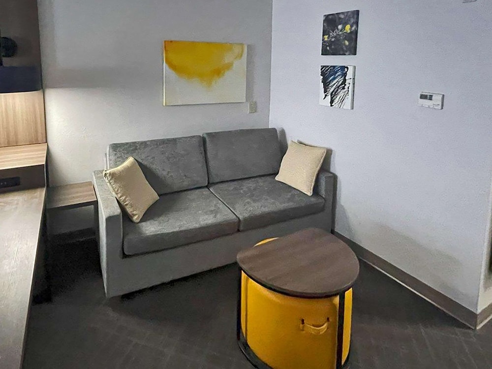 Suite, Multiple Beds, Non Smoking - Photo 2