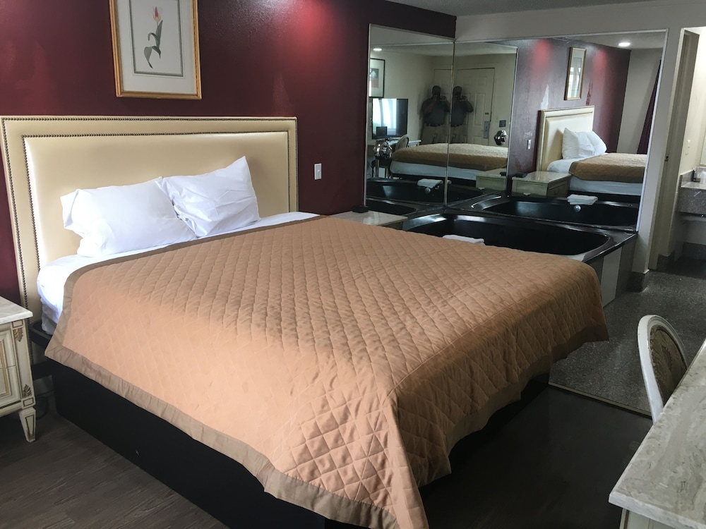 Premium Room, 1 King Bed, Jetted Tub photo 1