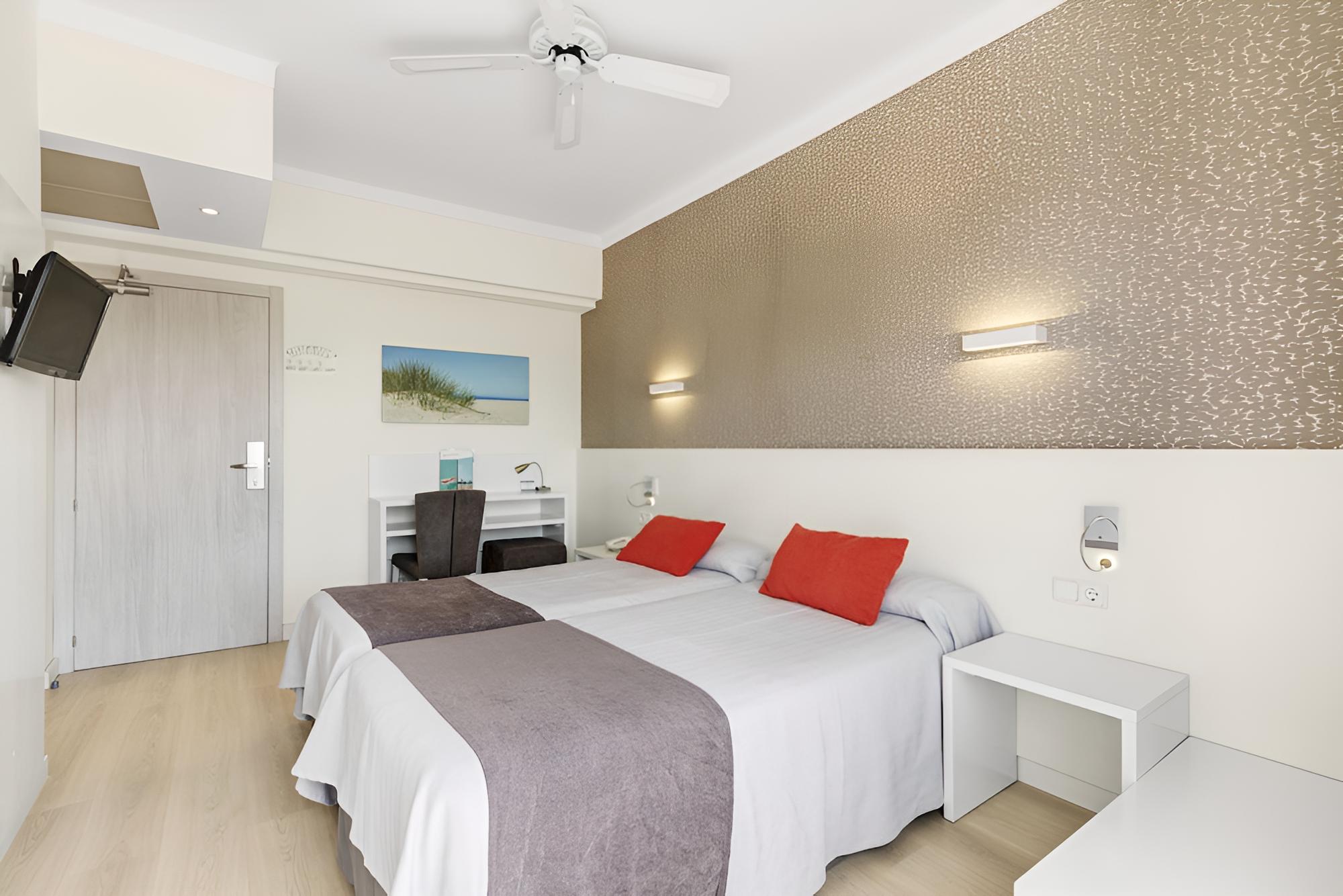 Double Room, Balcony, Tower (2 Adults + 1 Child) photo 1