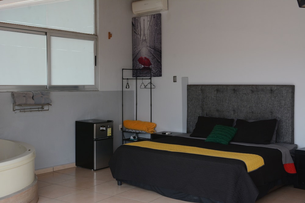 Standard Room, Hot Tub, City View photo 1