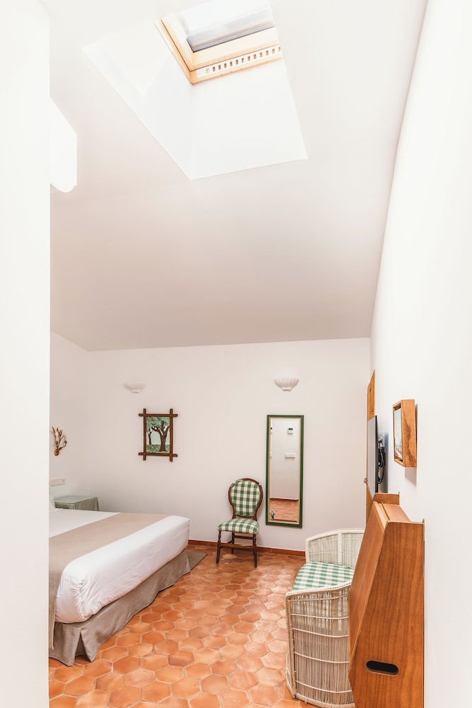 Standard Double Room - Photo 7