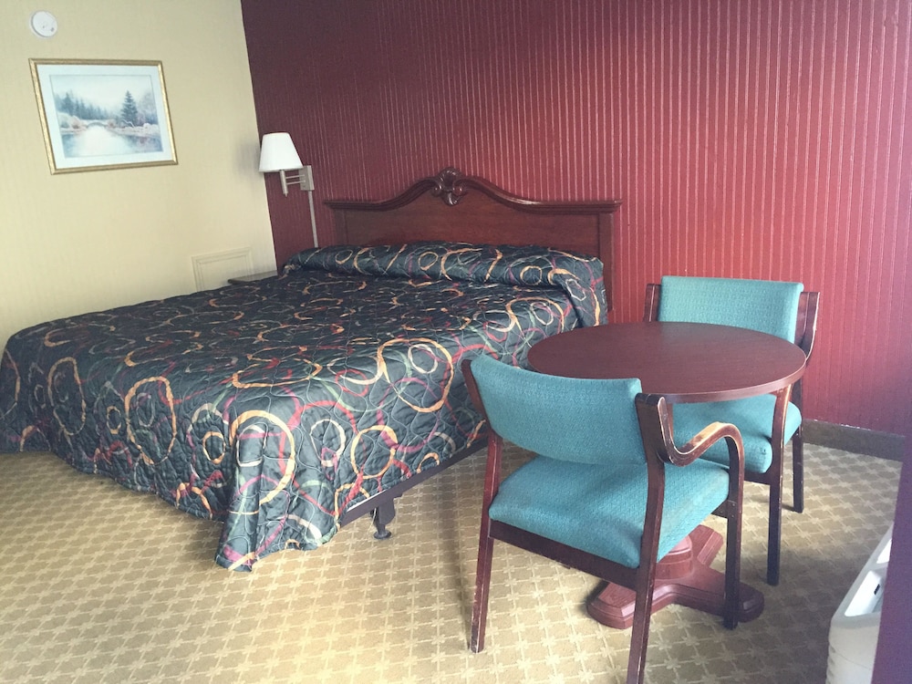 Room, 1 King Bed, Smoking photo 1