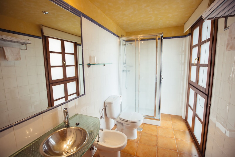 Standard Twin Room - Photo 2