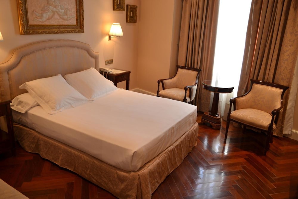 Double Room - Photo 3