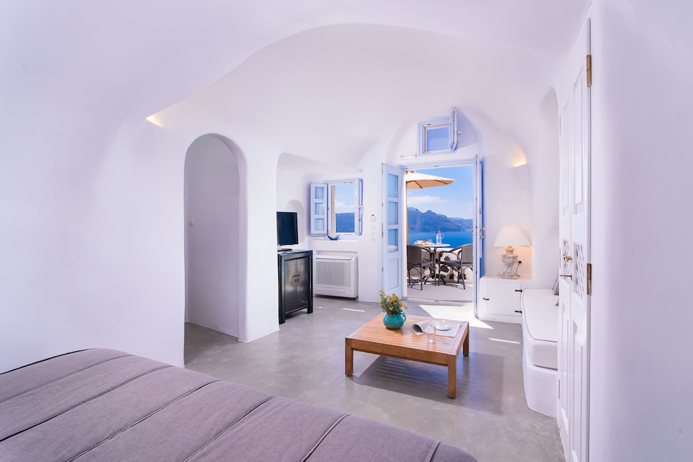 Mentha Cave Suite with Caldera View & Hot Tub - Photo 2