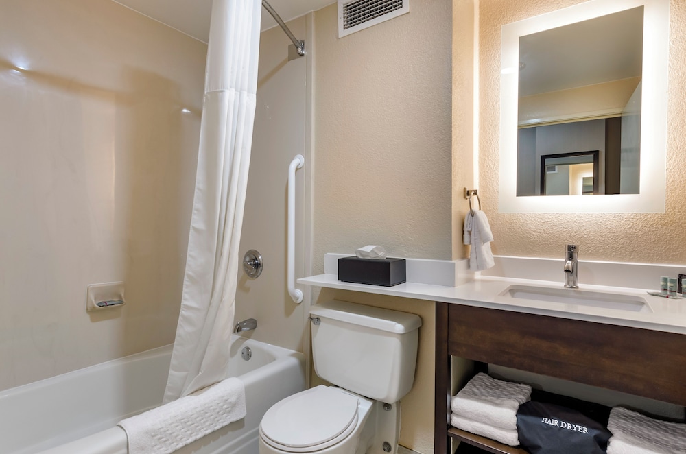 The Capitol Hotel, Billede 2
