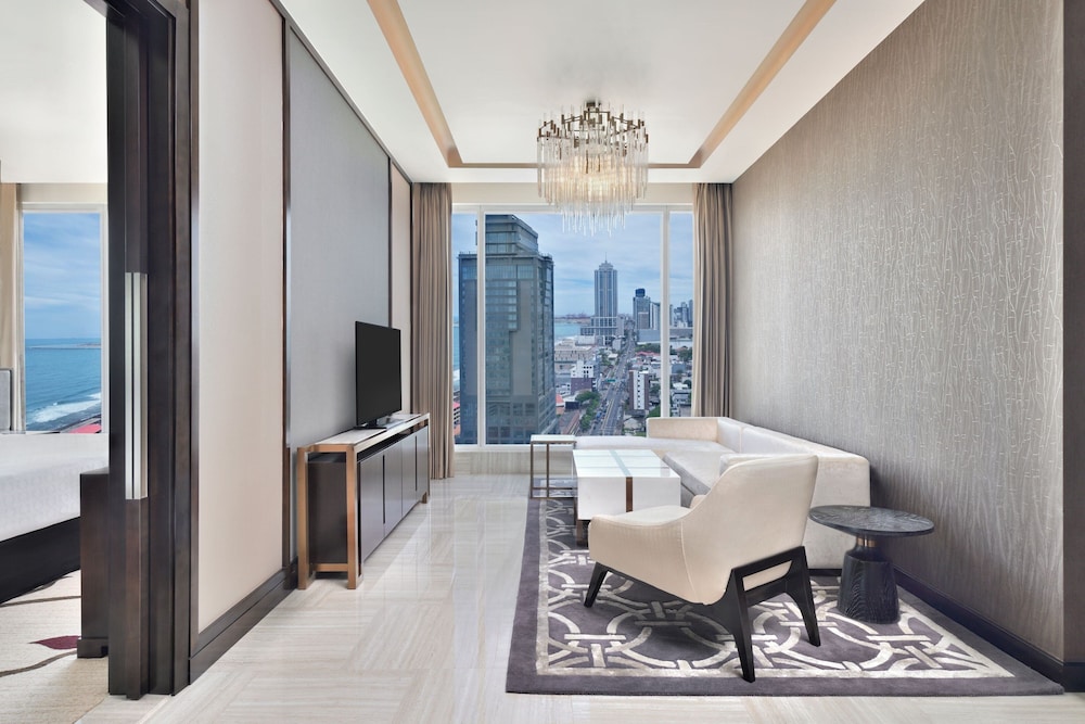 Executive Suite, 1 King Bed - Photo 5