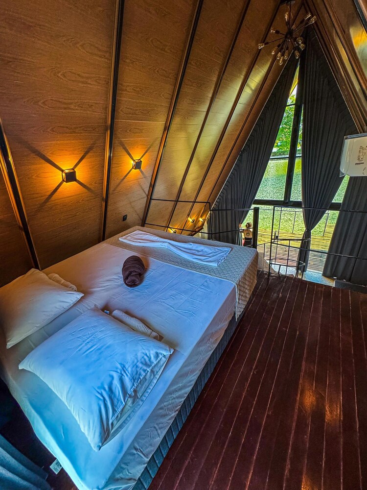 Chalet, 1 Bedroom, Non Smoking, Lake View photo 1