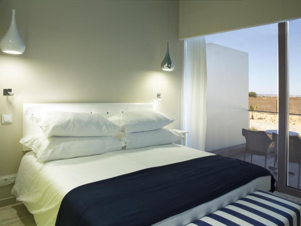 Available room thumbnail 6