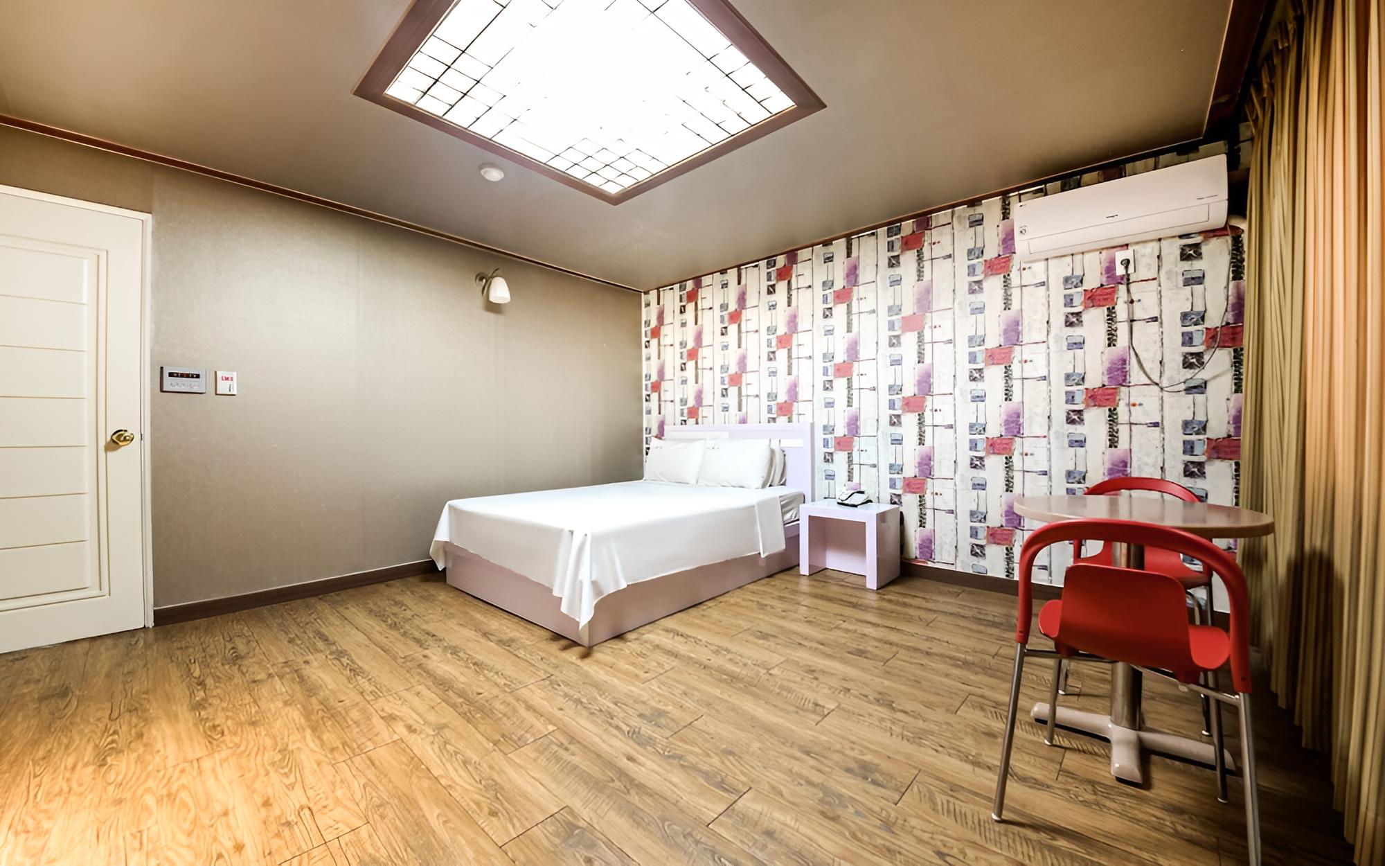 Room (Standard Room) - Photo 6
