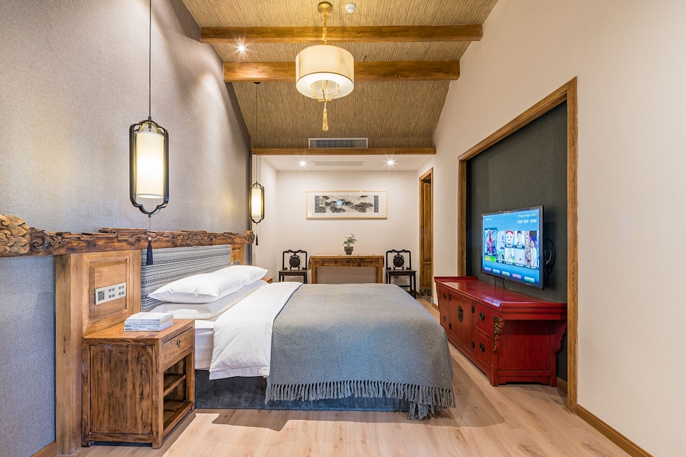 Comfort Double Room, 1 Queen Bed, Bathtub photo 1