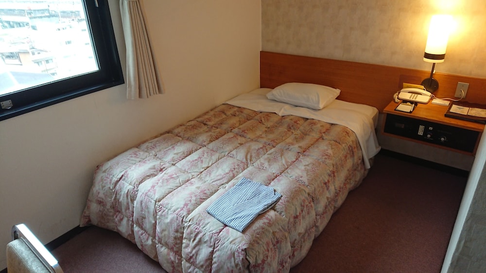 Moderate Single Room, Smoking