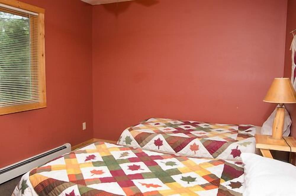 Cabin, 4 Bedrooms (Cabin 10 or 12) photo 2