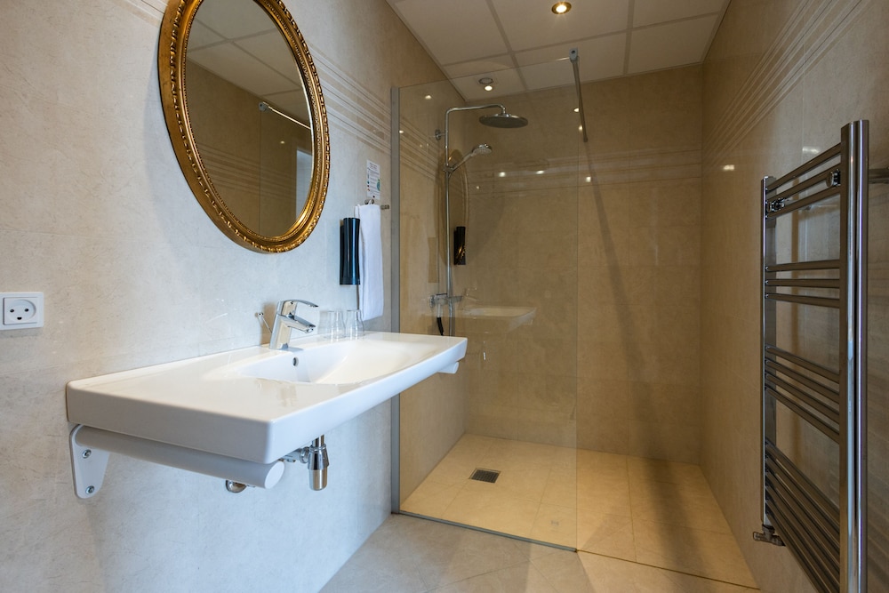 Standard Double Room - Photo 7