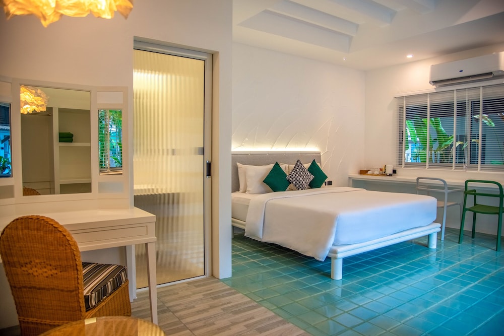 Deluxe Villa, 1 King Bed, Garden View - Photo 4
