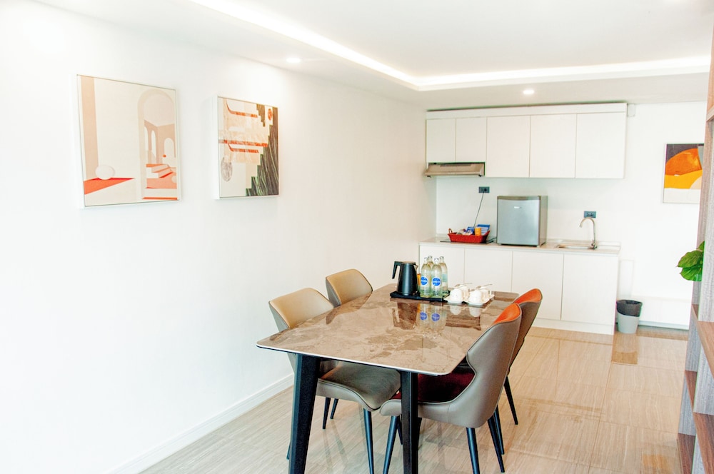2 Bedroom Grand Tropical - Photo 4
