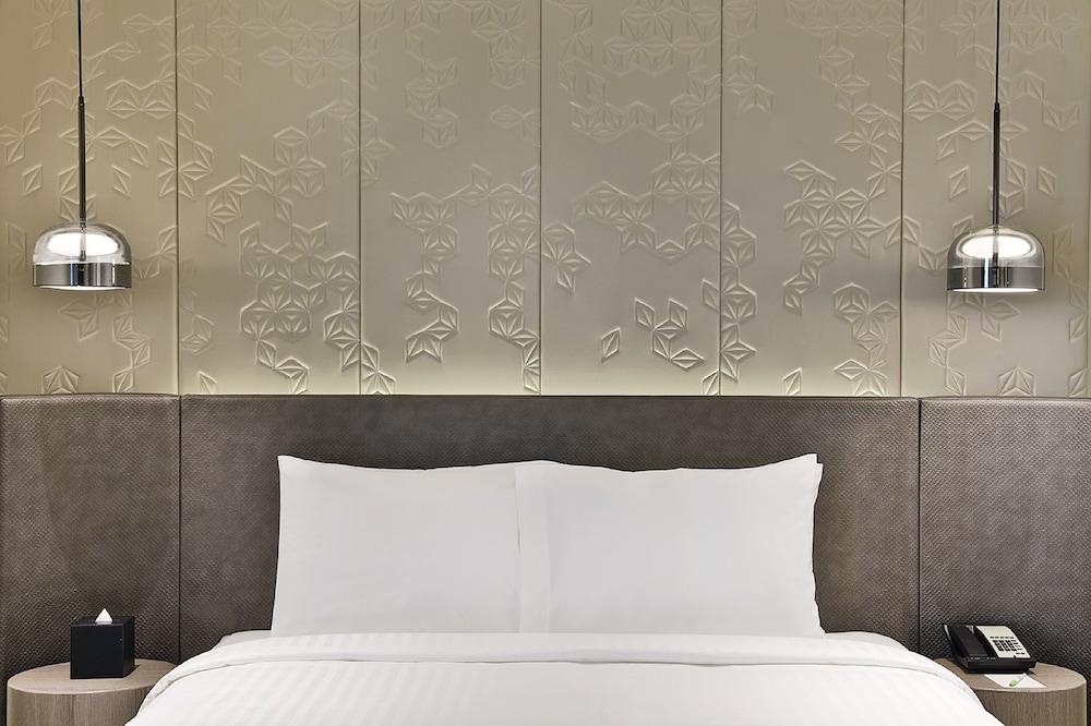 Superior Room, 1 King Bed photo 2