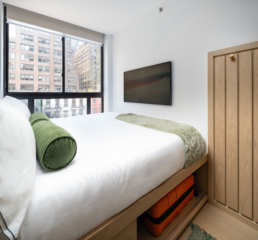 Midtown Serenity King Room