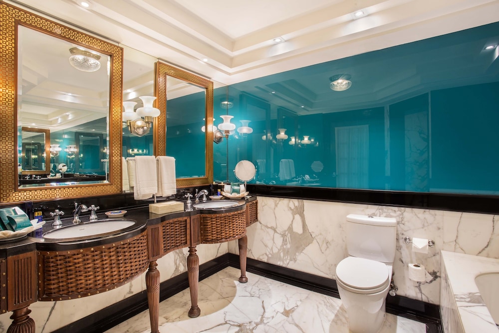 Premier King Room with One King Bed and Balcony (Non Smoking)