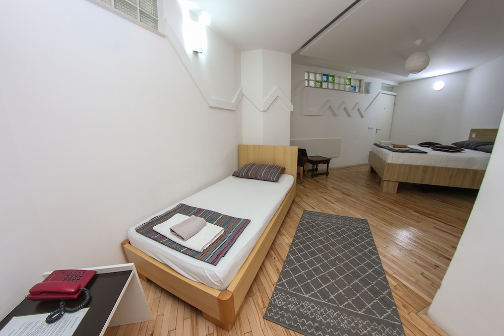 Basic Apartment photo 1
