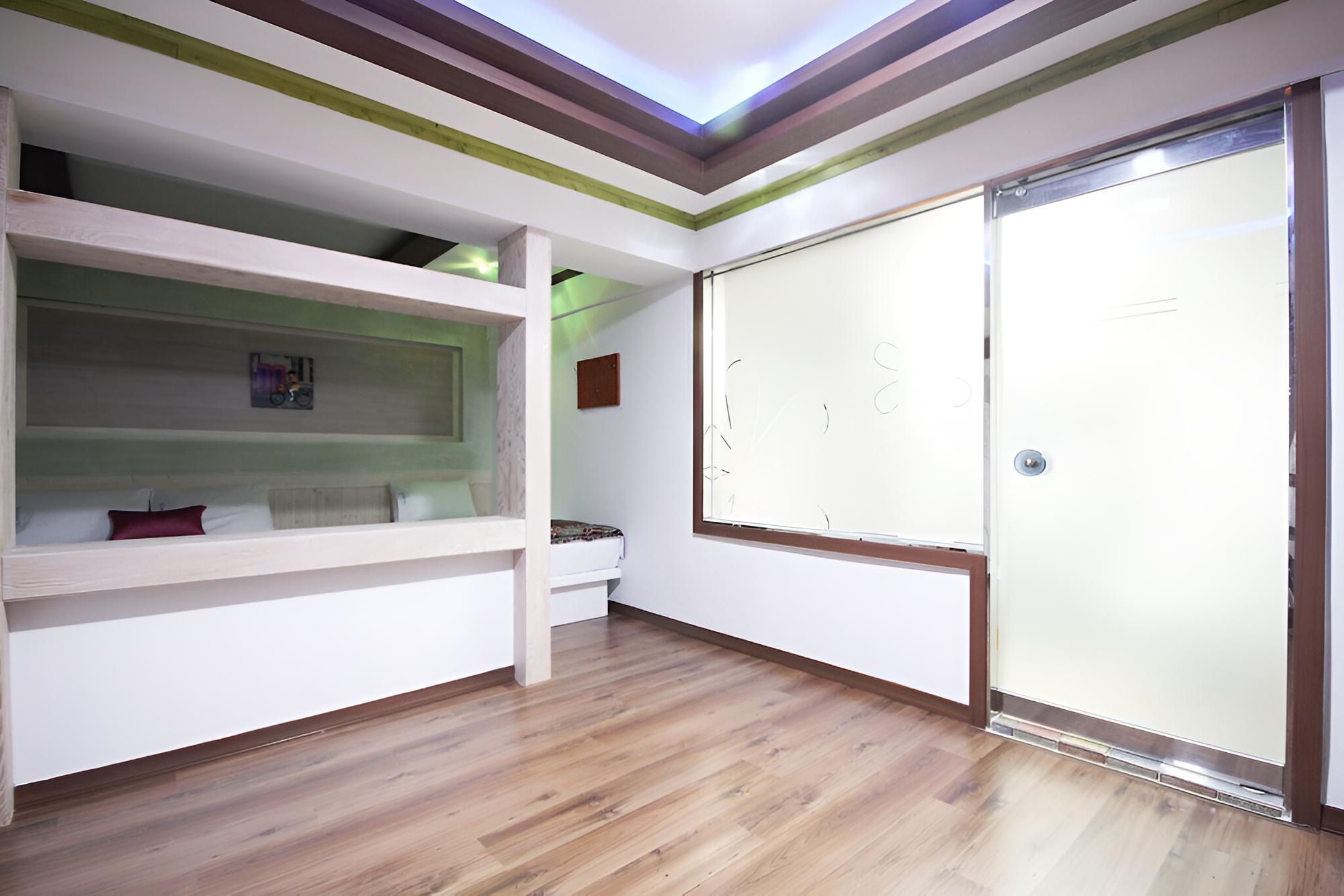Room (Deluxe Two Rooms) photo 3