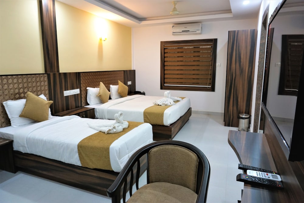 Deluxe Triple Room, 1 Queen Bed, Non Smoking photo 3
