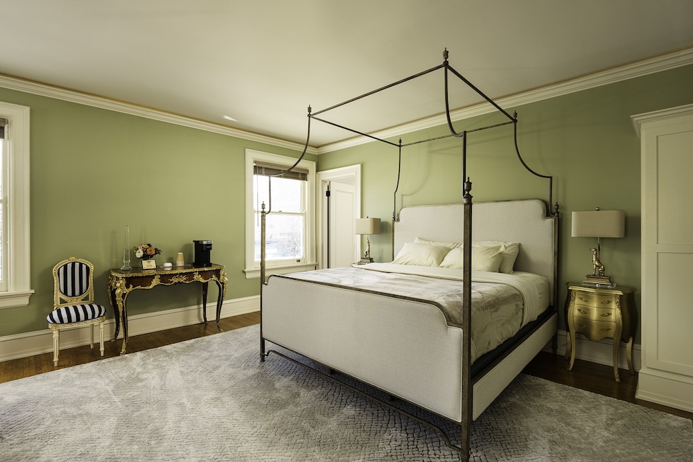 The Green Suite