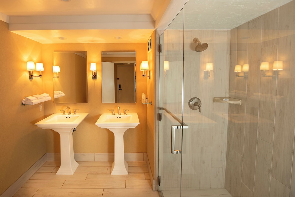 Deluxe Room, 1 King Bed, Terrace (Pool) - Photo 4