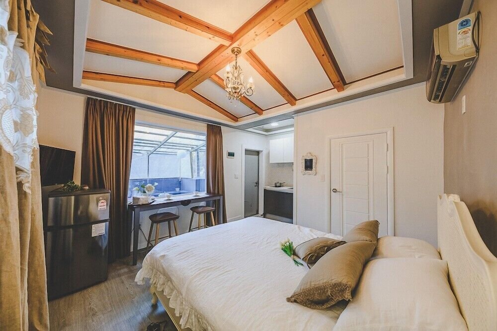 Room (White)