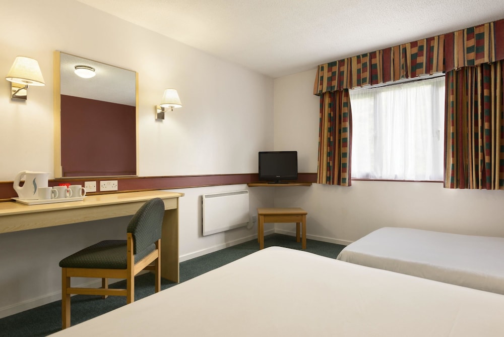 Room, 1 Double Bed, Non Smoking - Photo 2