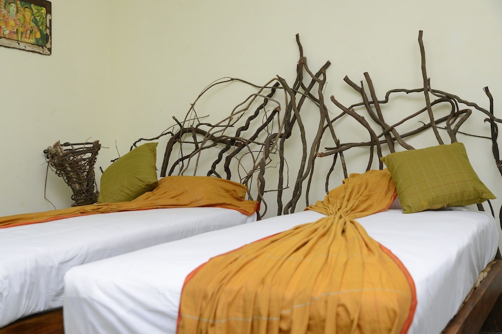 Standard Chalet, 2 Twin Beds, Private Bathroom, Garden View