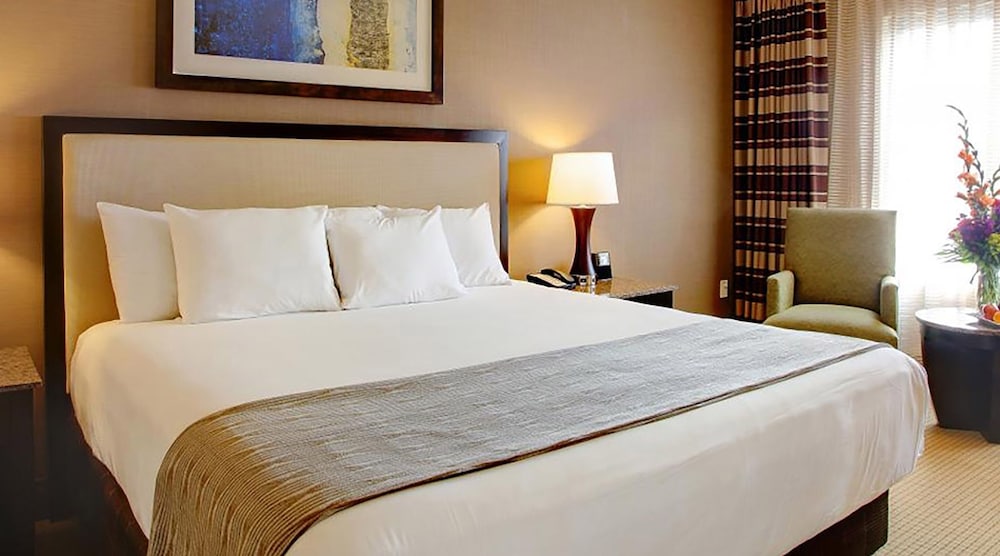 Room, 1 King Bed, Smoking (South Tower King Smoking) - Photo 3