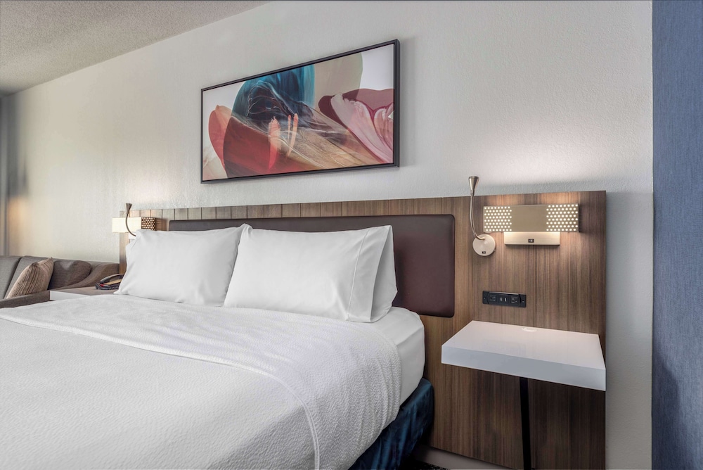 Standard Room, 1 King Bed - Photo 4