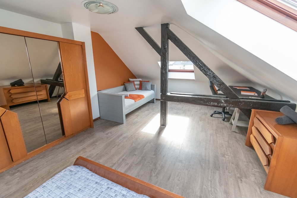 Warm Familiar Apartment - Photo 17
