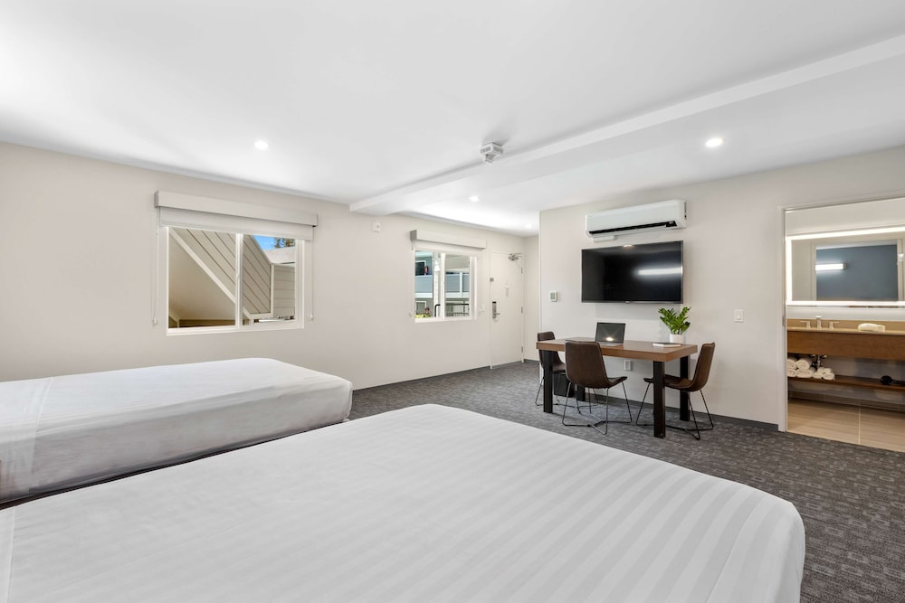 Deluxe Room, 2 Queen Beds, Courtyard Area - Photo 1