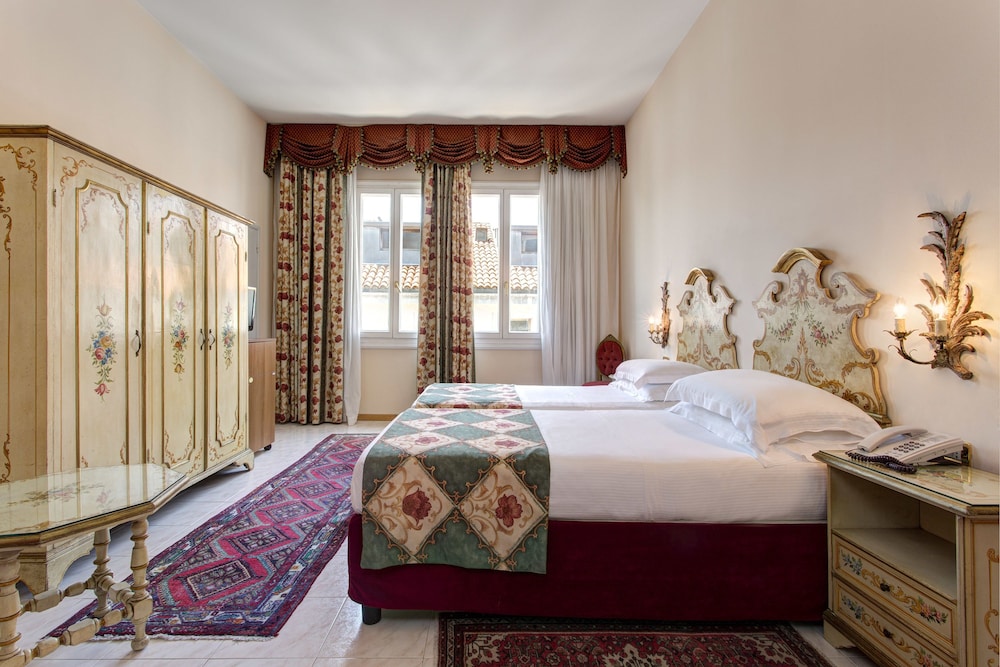 Classic Double or Twin Room thumbnail 6