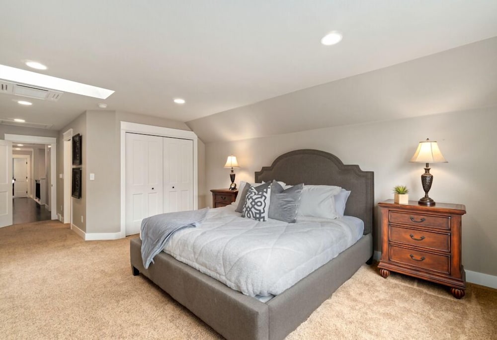 House, Multiple Beds, Patio, Mountain View (4201 Picadilly Dr)